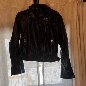 Elegant Women's Black Leather Jacket